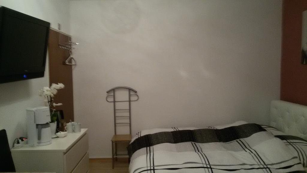 Privatzimmer Am Rathaus Касел Екстериор снимка