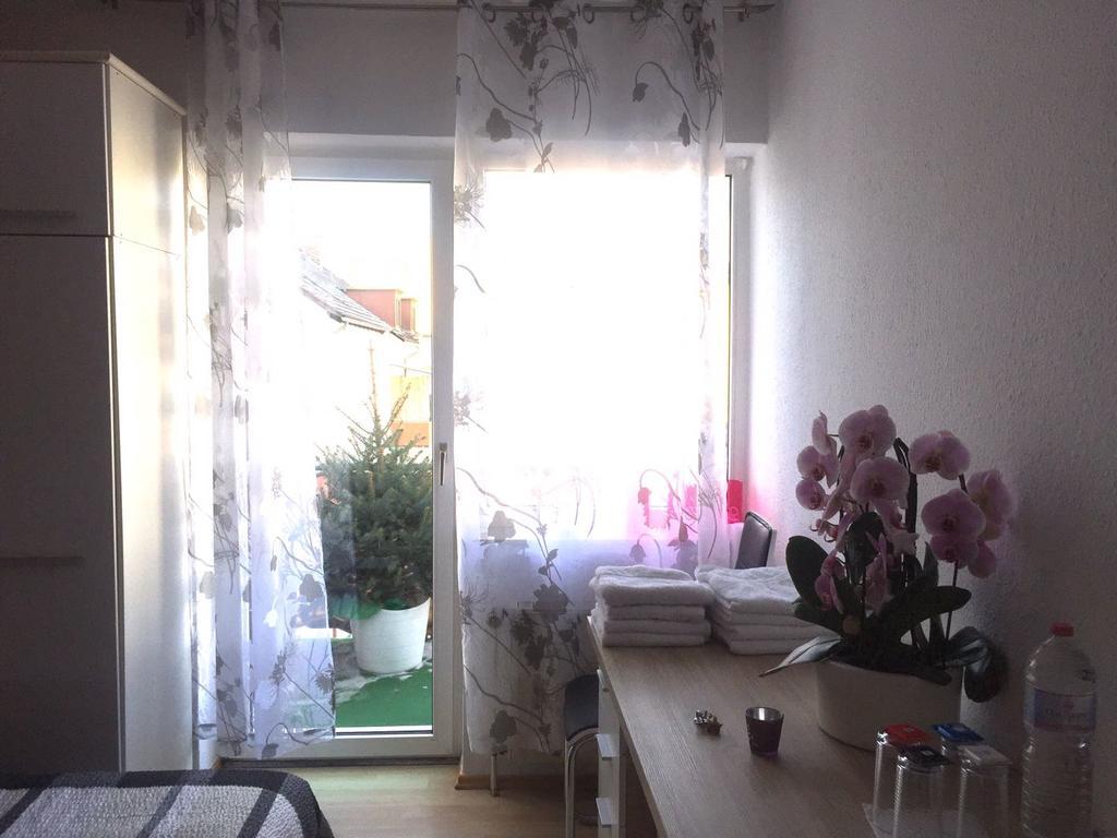 Privatzimmer Am Rathaus Касел Екстериор снимка
